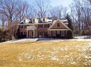 9705 Meadowmere Dr, Vienna, VA 22182