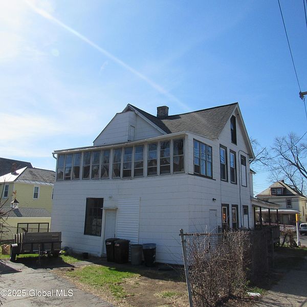 4th image of 450 N Brandywine Avenue