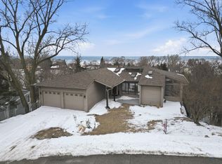 22 Skyline Dr, Ogden Dunes, IN 46368