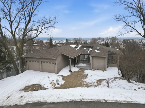 22 Skyline Dr, Ogden Dunes, IN 46368