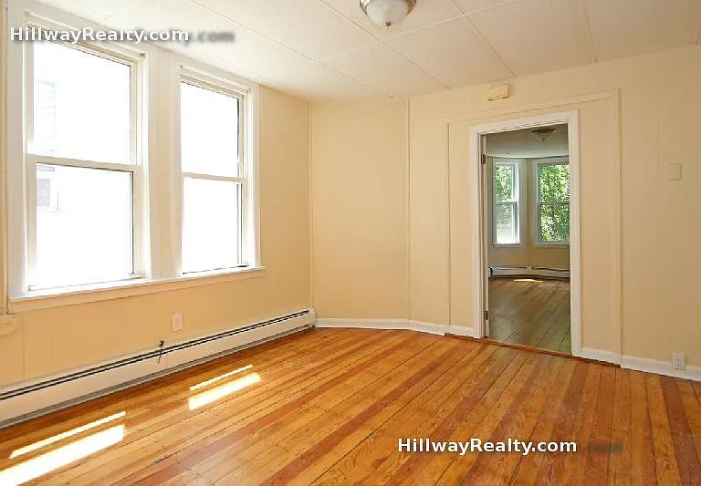 114 Everett St #2 — Photo 4