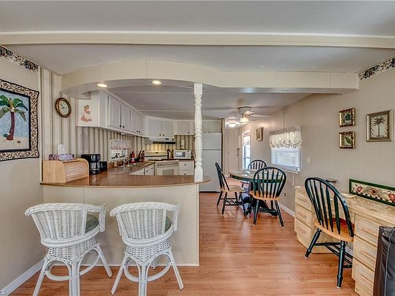 3rd image of 353 Lantern Ln