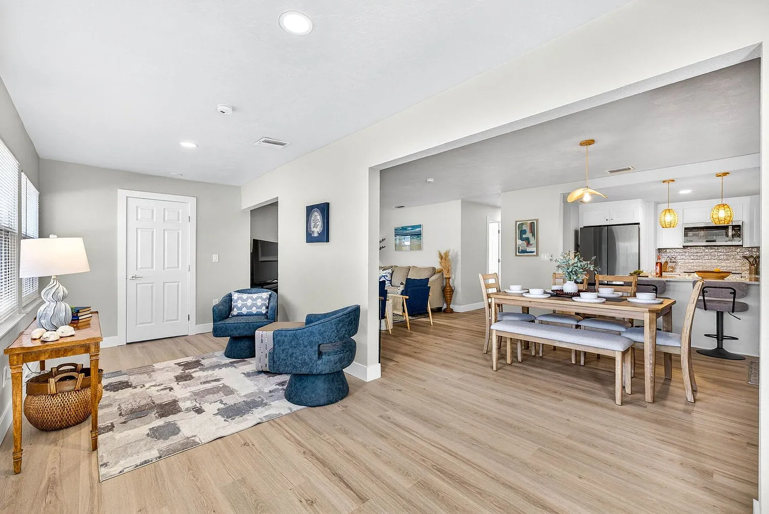 2 bed, 2.0 bath, 1033 sqft, $3,756 — Photo 2