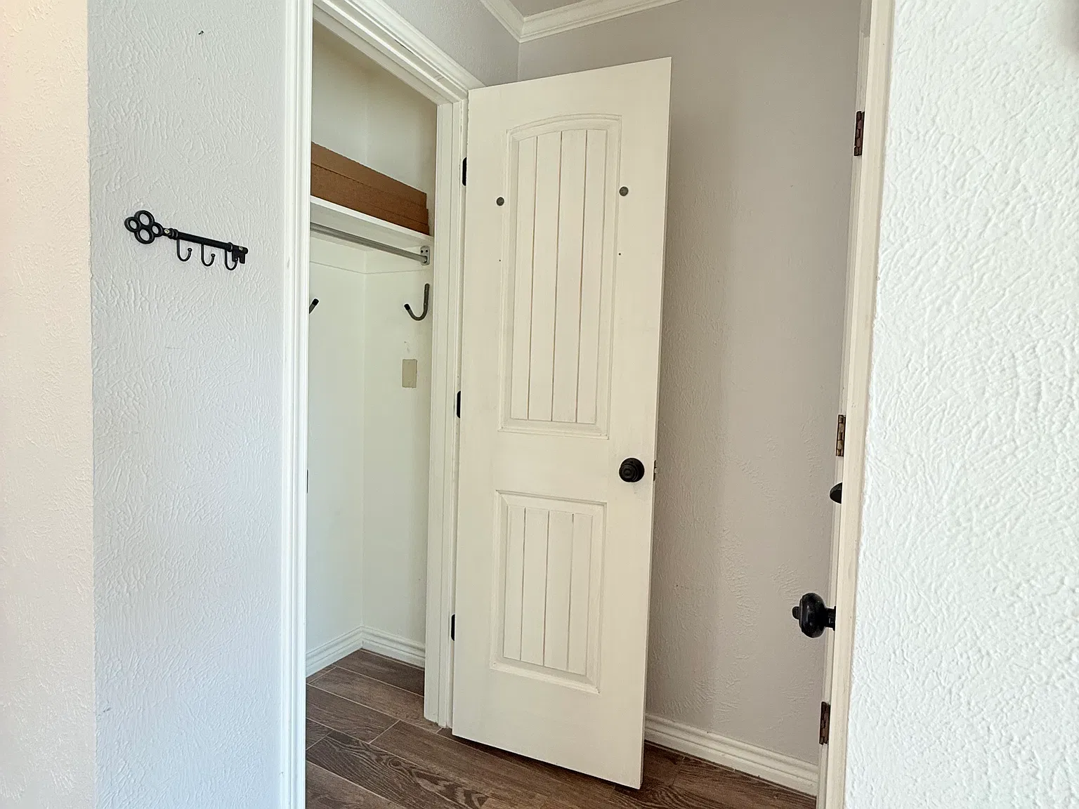 1 bed, 1.5 bath, 837 sqft, $1,900 — Photo 3