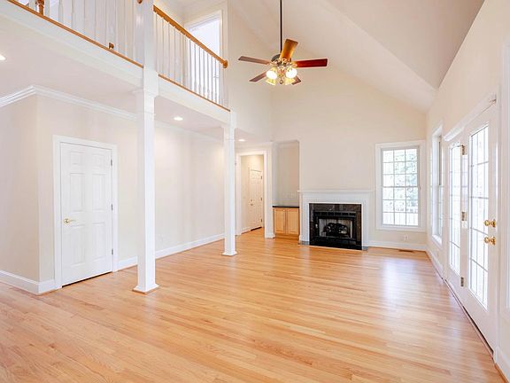 4th image of 1009 Oak Dr