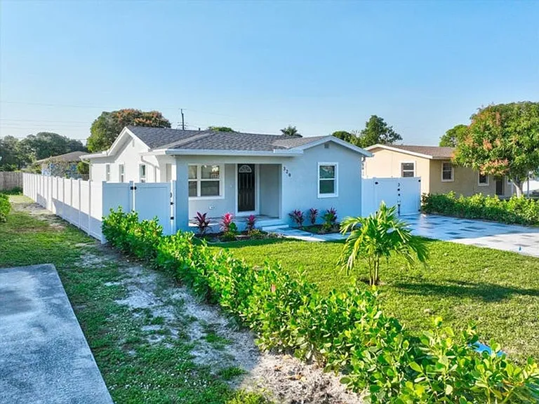 320 NW 6th Ave — Photo 10