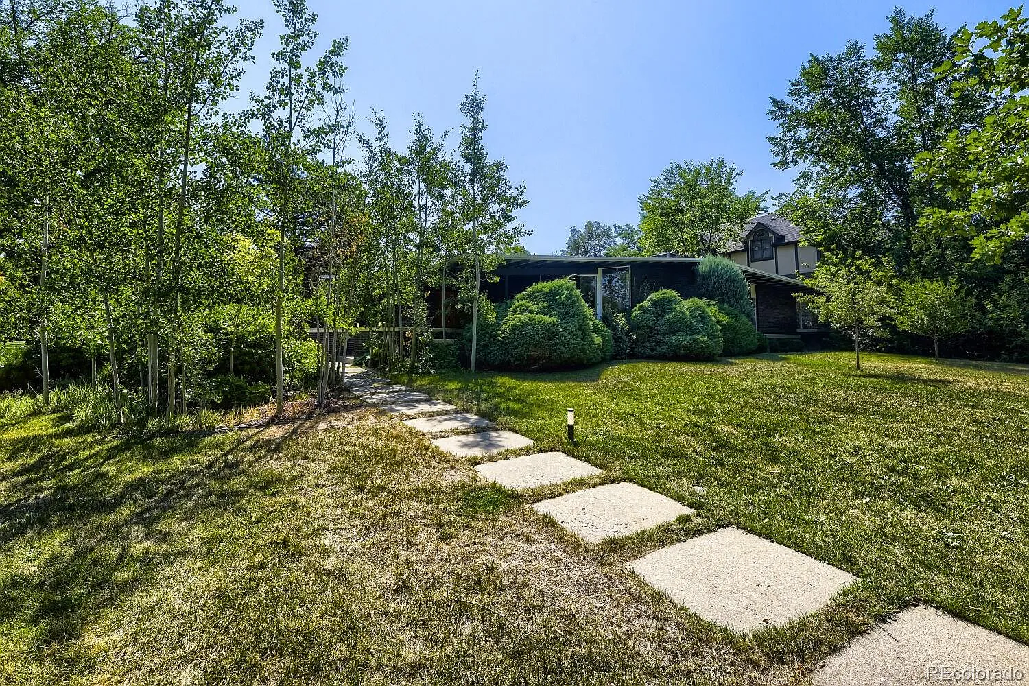 5 bed, 5.5 bath, 4762 sqft, $13,500 — Photo 4