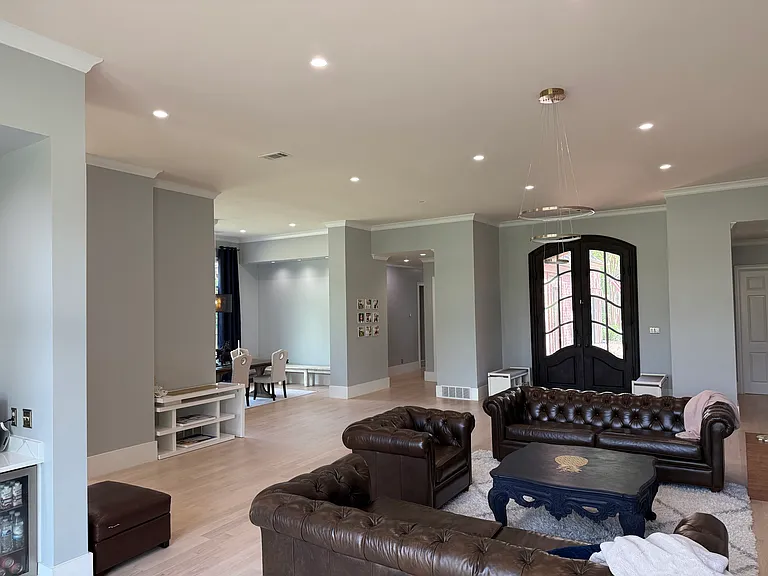 8614 Southwind Dr — Photo 2