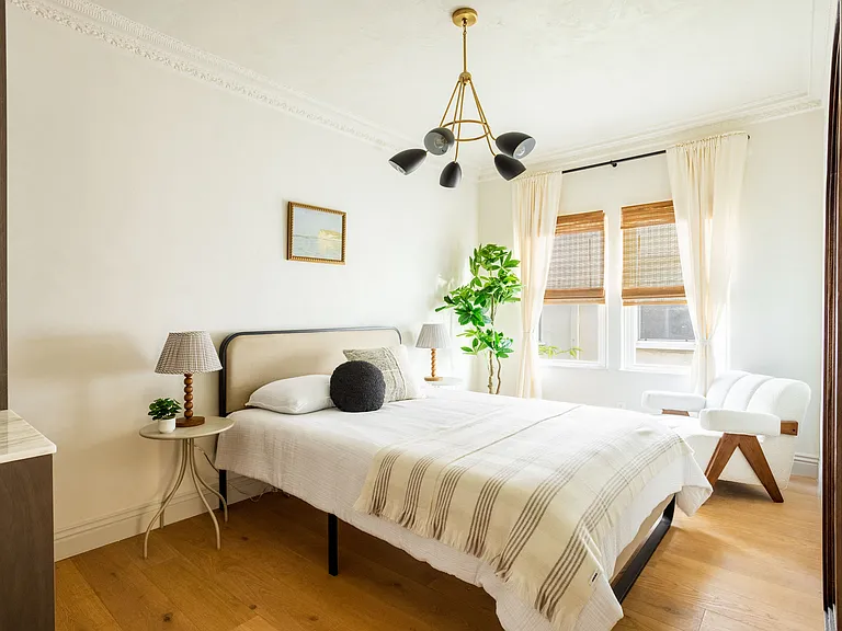 144 N Clark Dr #202 — Photo 9