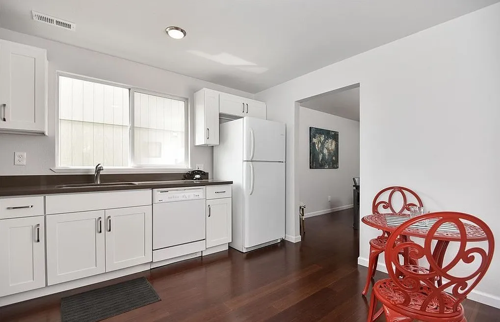 3 bed, 1750 sqft, $2,400 — Photo 3