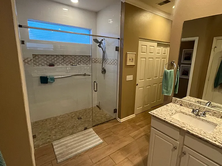 93 Coburn Dr W — Photo 27