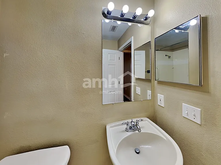 3247 Chessington Dr — Photo 16