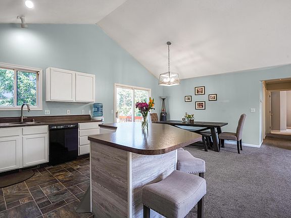 4th image of 8375 Squirewood Dr NE
