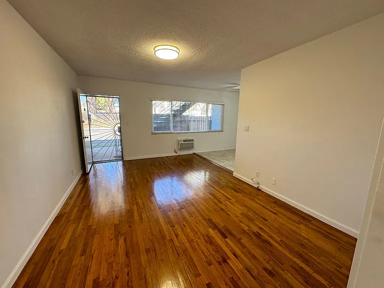 11330 Ohio Ave — Photo 4