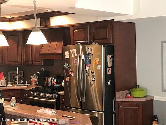 5th image of 82 Wolkoff Ln