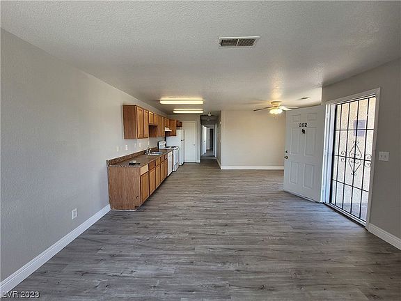 4th image of 2001 Winwood St APT 202D