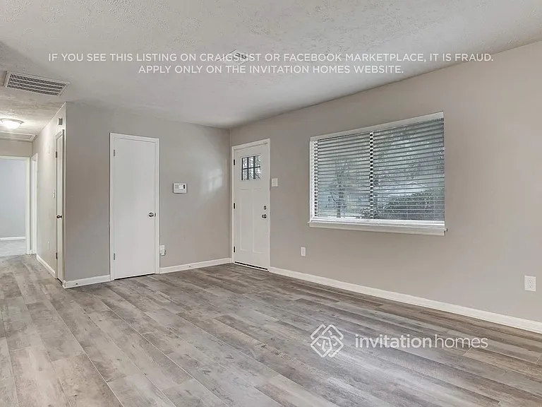 1728 W Austin Rd — Photo 2