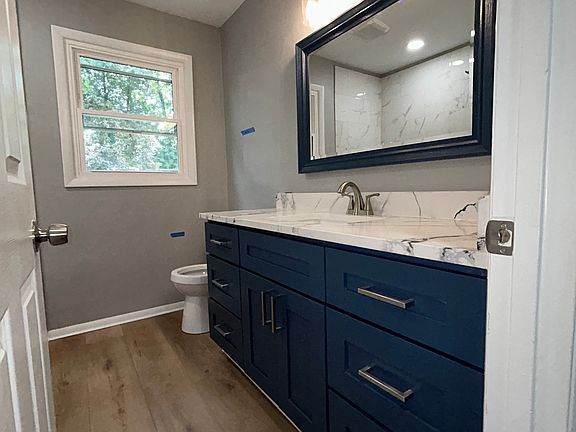 4th image of 1604 Hedrick St