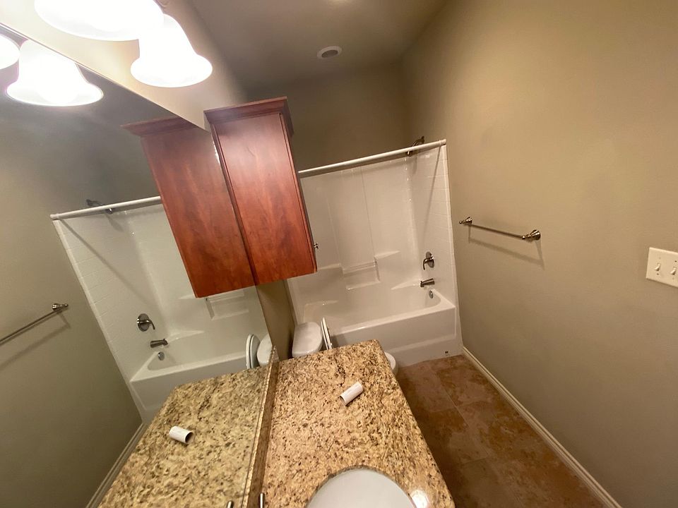 2nd image of 3823 Silverthorne Ln