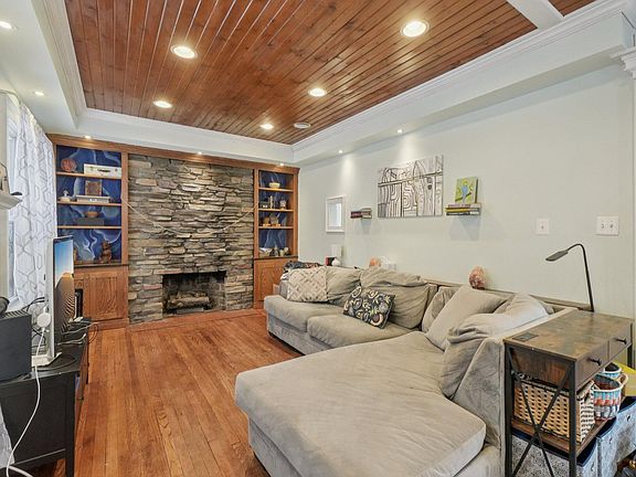 4th image of 7 Oakwood St