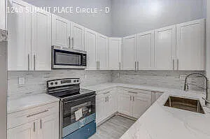1240 Summit Place Circle #D — Photo 4