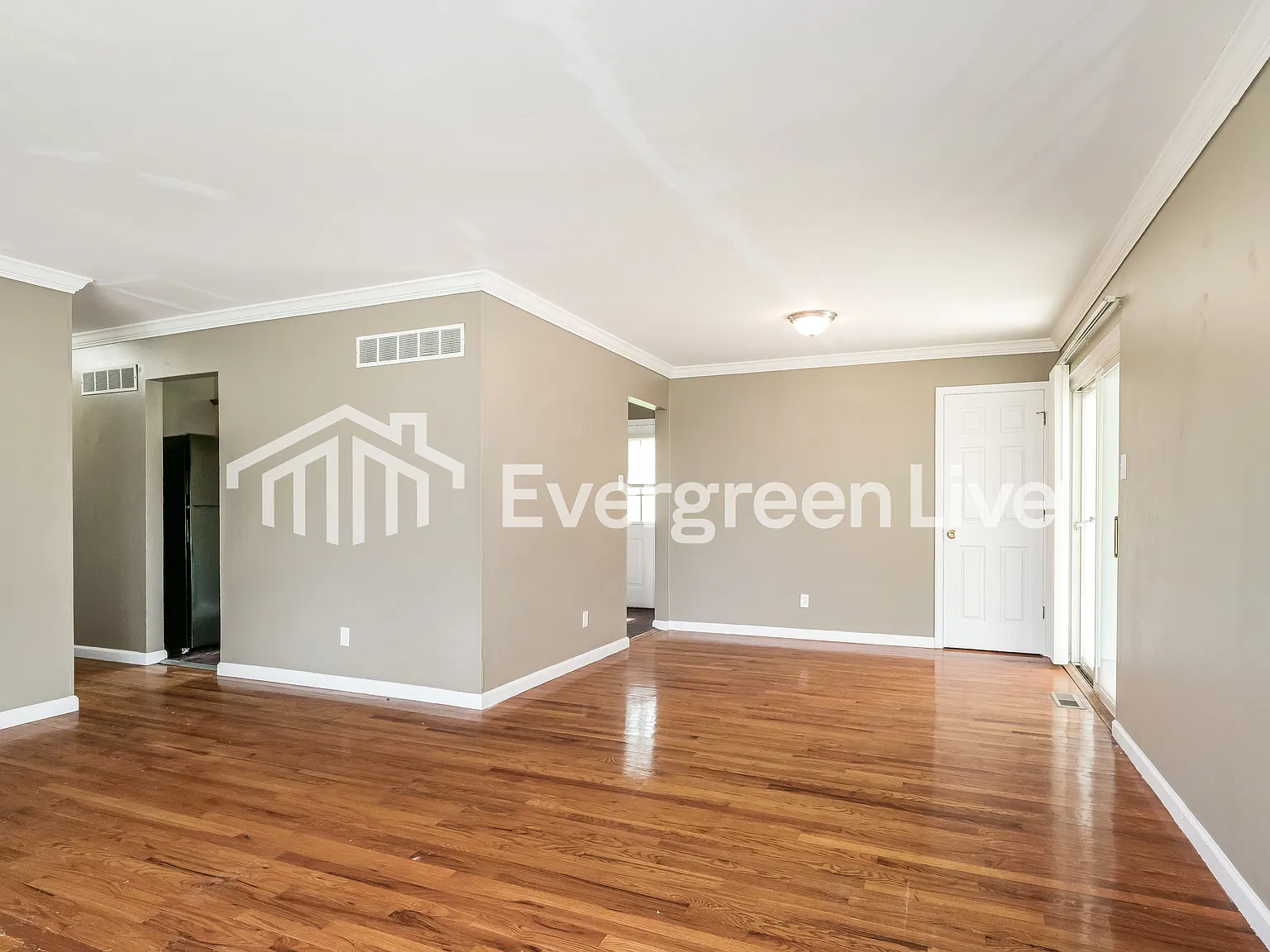 3 bed, 1.5 bath, 1247 sqft, $1,495 — Photo 3