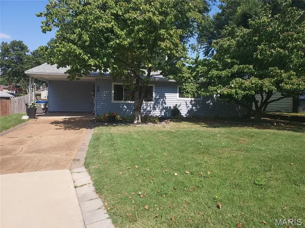 9841 Tanbark Ln, Saint Louis, MO 63134