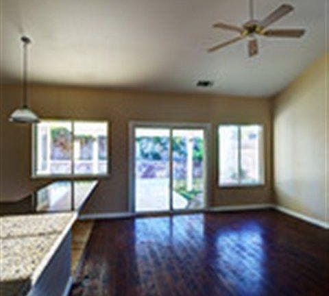 4th image of 628 Burwood Way