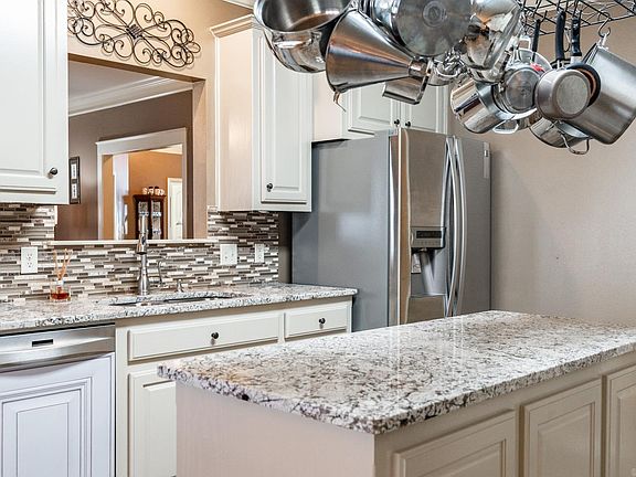 3rd image of 3205 S Crescent Dr