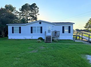 319 Honey Hill Dr, Hallsboro, NC 28442