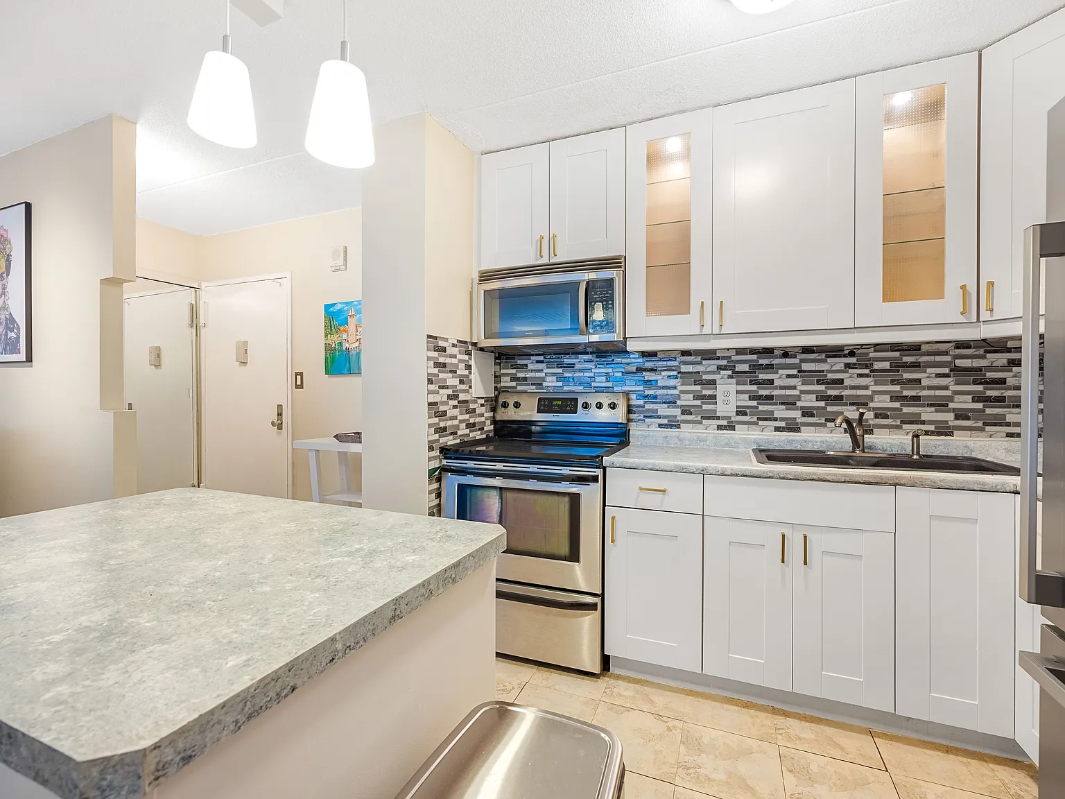 1 bed, 785 sqft, $2,395 — Photo 3