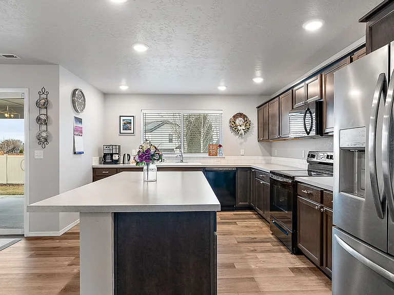 1077 N Bowknot Lake Ave — Photo 5