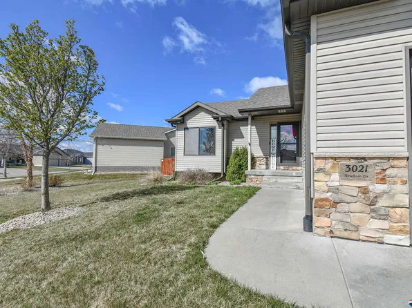 3021 Rawhide Dr, Lincoln, NE 68507