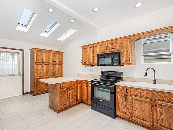 5th image of 601 E Gambier St