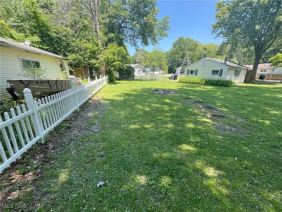 5th image of 67 Rainbow Dr