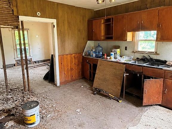 5th image of 807 E Market St