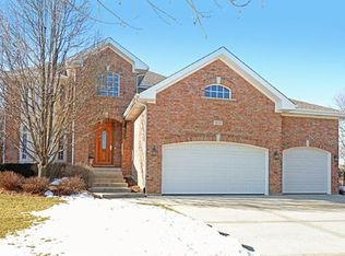 800 Timber Ridge Ct, Westmont, IL 60559