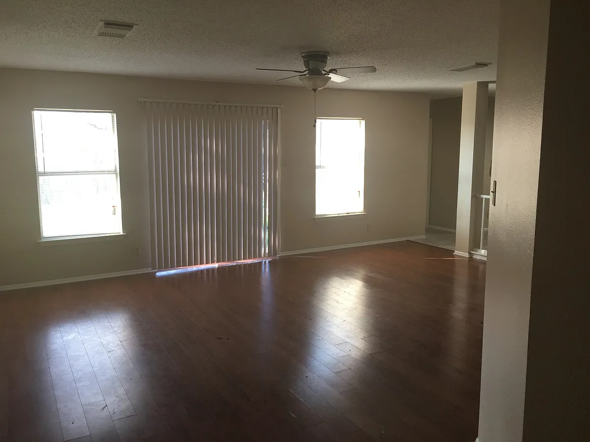 Building Photo - 8251 Sunshine Trail Dr