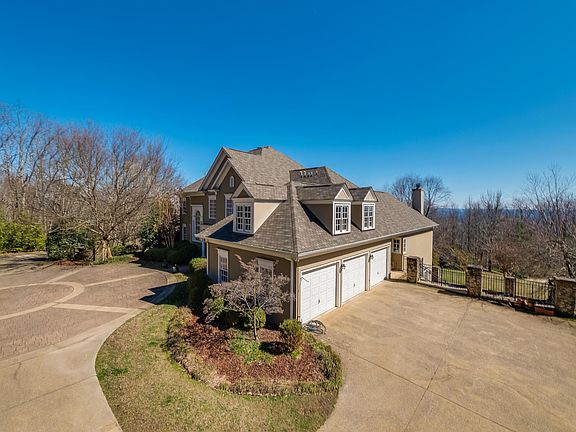 3rd image of 15 Turnberry Ln