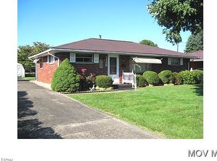 1458 Poplar Ave, Belpre, OH 45714