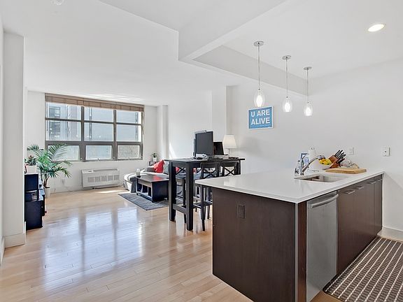 4th image of 5-9 48th Ave #2G