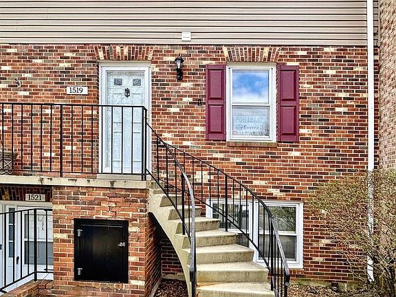 3rd image of 1519 Sargeant Ct