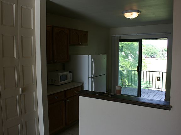 3rd image of 172 Gladstone Dr APT 301