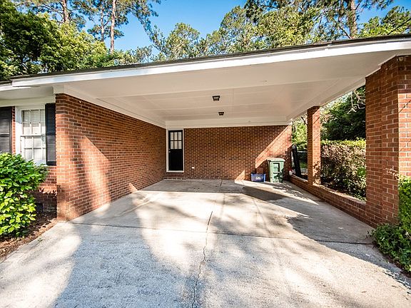 3rd image of 1106 Lake Dr