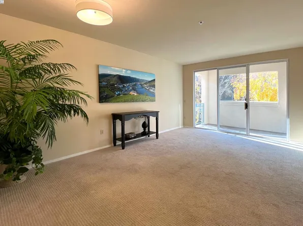 1860 Tice Creek Dr APT 1250, Walnut Creek, CA 94595