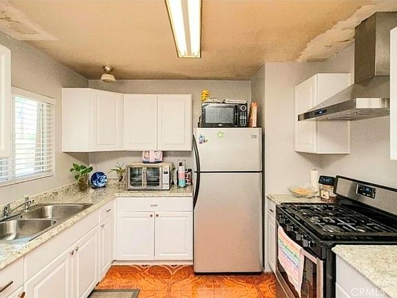 5th image of 16637 Forrest Ave