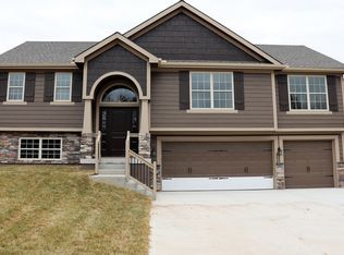 505 Chisam Rd, Kearney, MO 64060