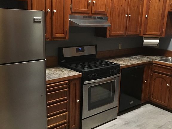 2nd image of 152 W Main St APT C