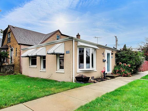 3rd image of 3858 N Pontiac Ave