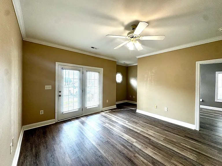 2037 Silvercrest Dr #B — Photo 3